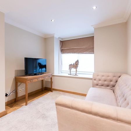 Luxury 6 Bedroom House In Southwick Street London Kültér fotó