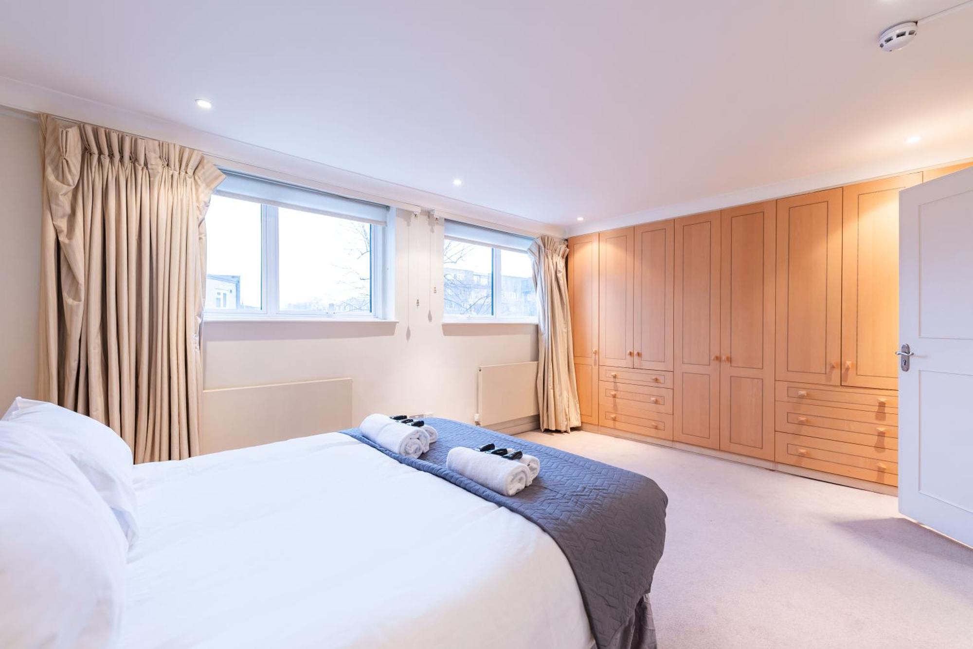 Luxury 6 Bedroom House In Southwick Street London Kültér fotó