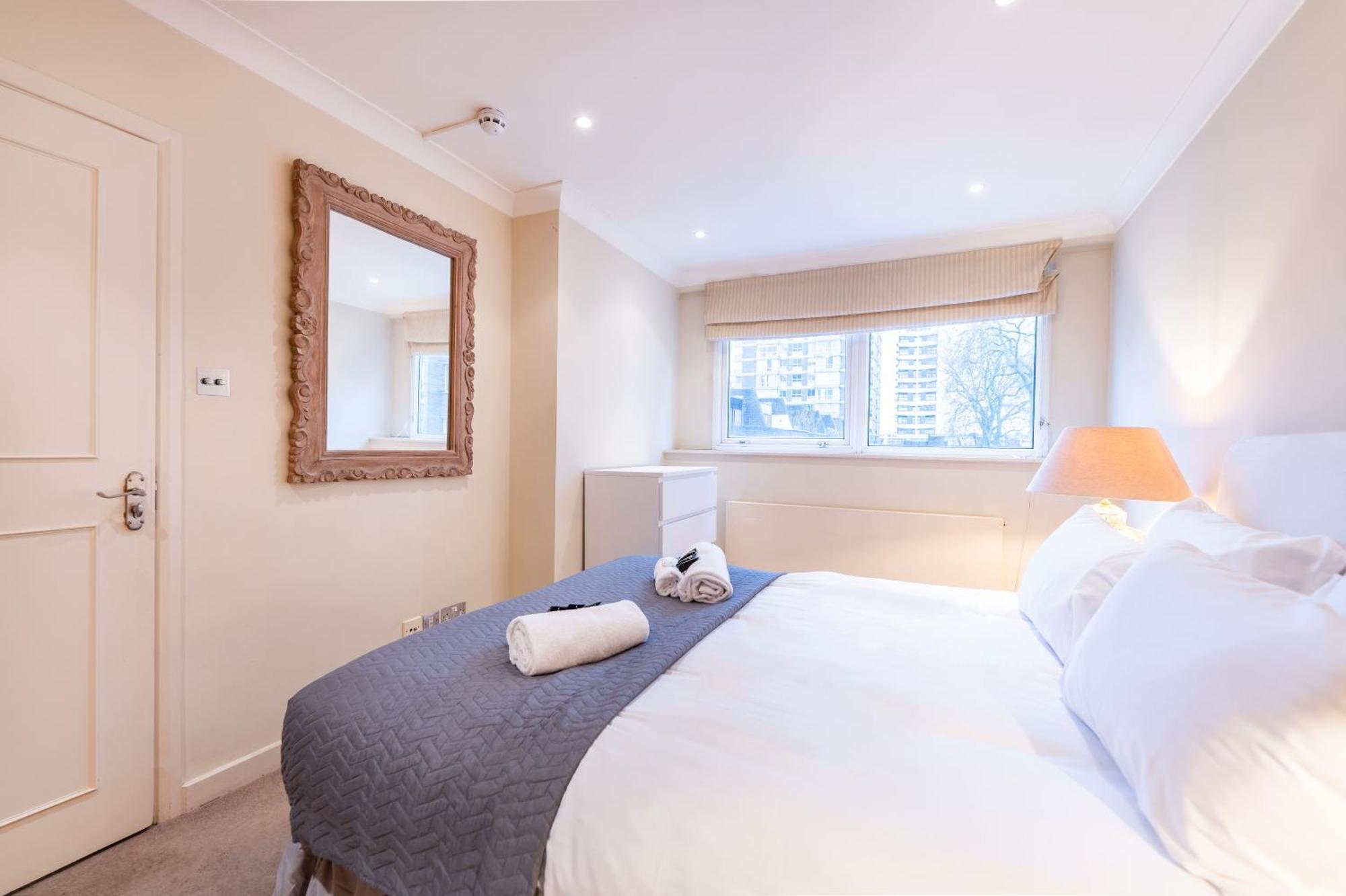 Luxury 6 Bedroom House In Southwick Street London Kültér fotó