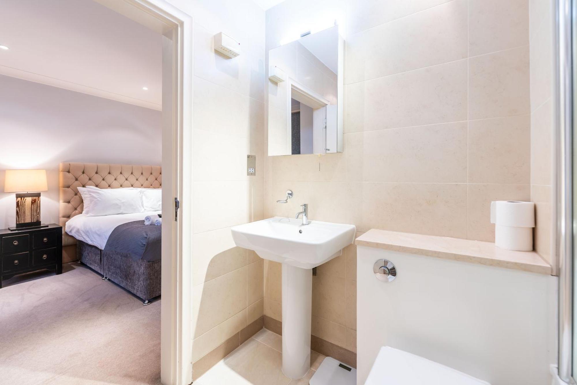 Luxury 6 Bedroom House In Southwick Street London Kültér fotó